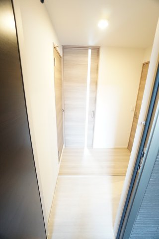 玄関　※同物件・同タイプの写真です。