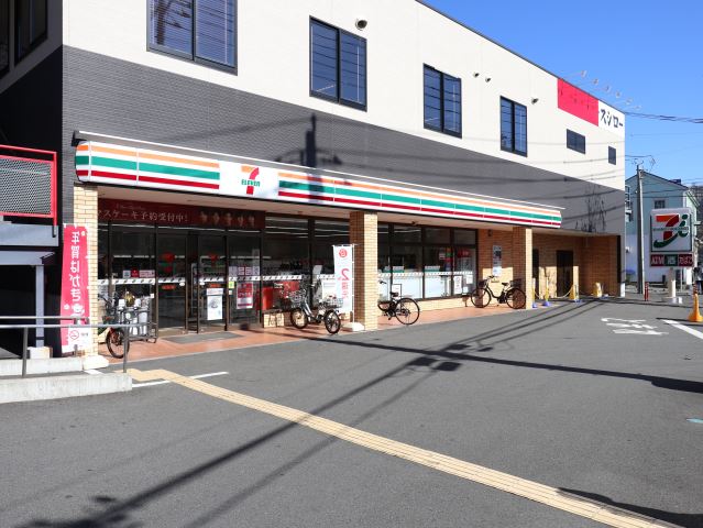 コンビニ　セブンイレブン（コンビニ）まで320m