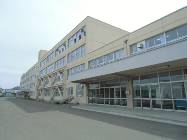 中学校　札幌市立稲陵中学校（中学校）まで1900m