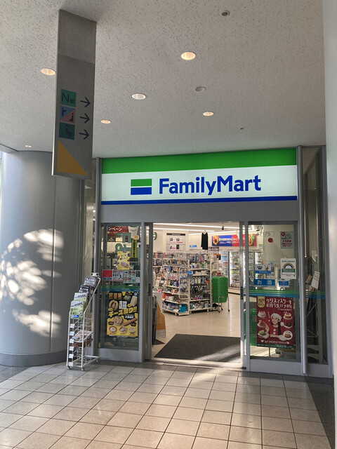 コンビニ　ファミリーマート シーバンス ア・モール店（コンビニ）まで308m