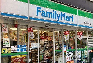 コンビニ　ファミリーマート 銀座柳通り店（コンビニ）まで61m