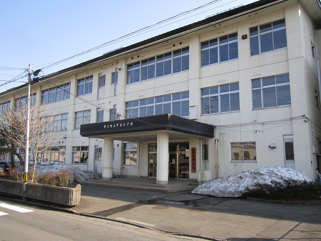 小学校　雫石町立雫石小学校（小学校）まで5792m