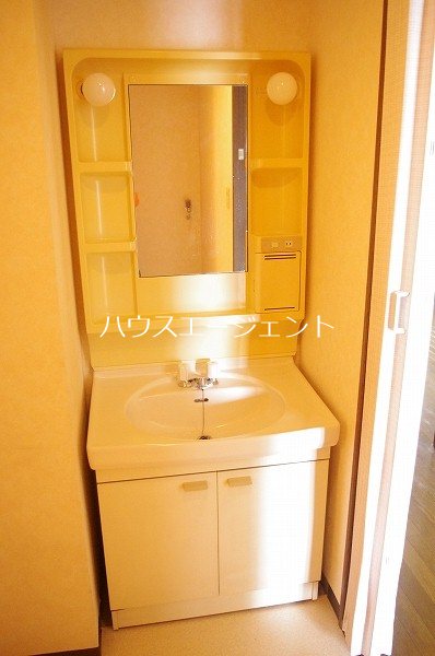 洗面設備　洗面化粧台です。※参考画像