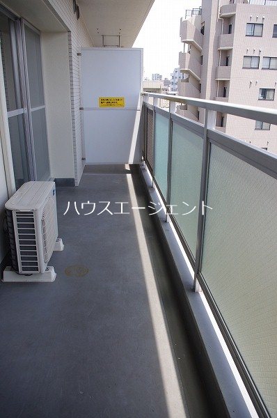 バルコニー　洗濯物も干せるバルコニー。※参考画像