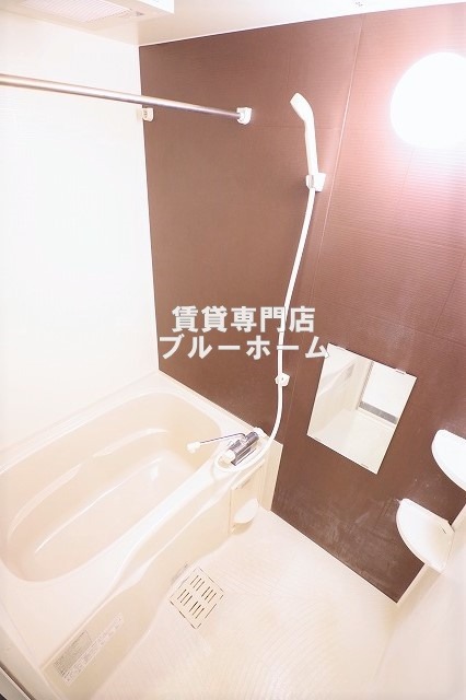 バス・シャワールーム　浴室乾燥機付きで雨の日の洗濯に困らない！