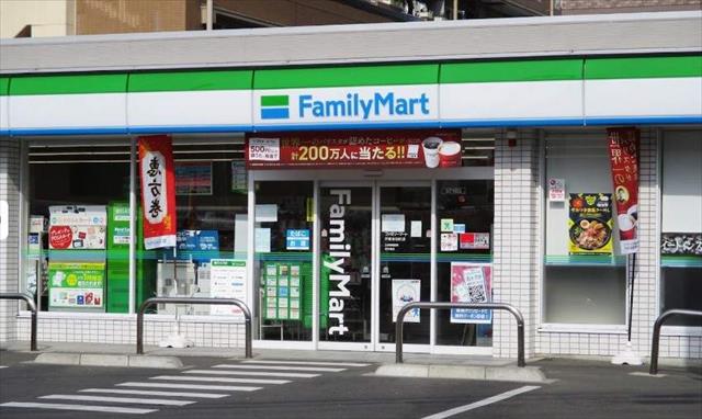 コンビニ　ファミリーマート戸塚吉田町店（コンビニ）まで233m