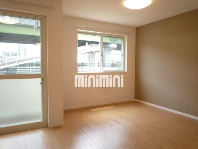 眺望　南向きで日当たりも良好。間口が広くて明るいお部屋です。
