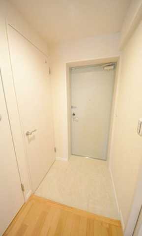 玄関　別部屋参考写真でございます