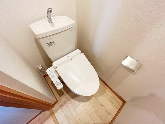 トイレ　※同建物の類似写真になります。
