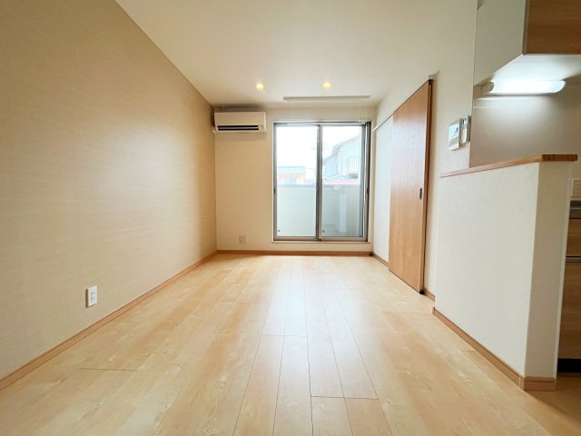 居室・リビング　※同建物の類似写真となります。