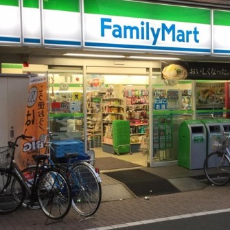 コンビニ　ファミリーマート下井草駅南口店（コンビニ）まで728m