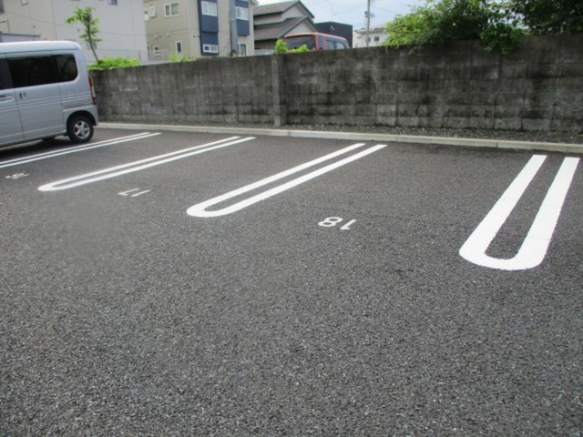 駐車場　駐車場