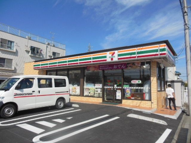 コンビニ　セブンイレブン（コンビニ）まで310m