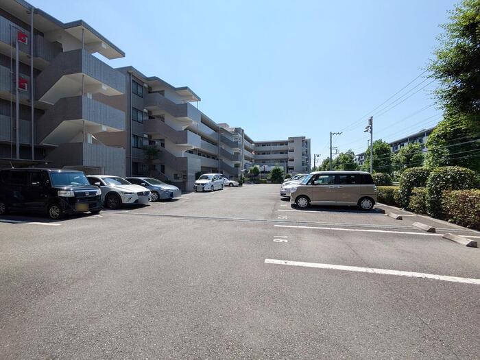 駐車場　※他部屋参考写真