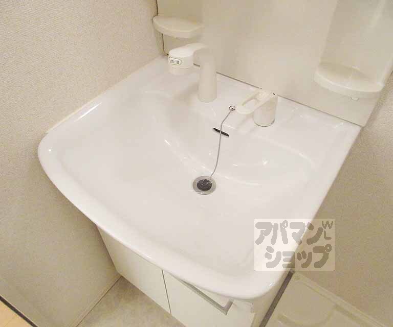 洗面設備　ピカピカな洗面台！