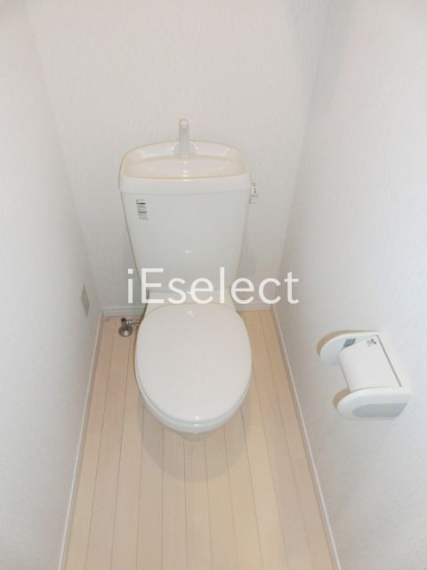 トイレ　トイレはシンプルですね。