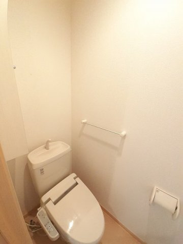 トイレ　清潔感のあるトイレです