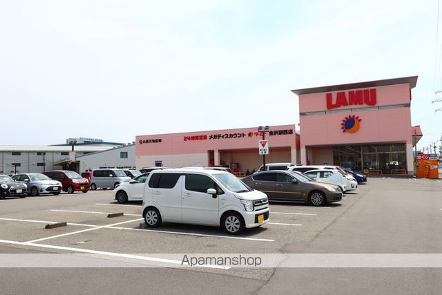 スーパー　ラ・ムー金沢駅西店（スーパー）まで875m