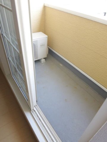 バルコニー　お洗濯にも便利なバルコニー付き