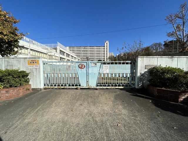 小学校　新宿区立東戸山小学校（小学校）まで1922m