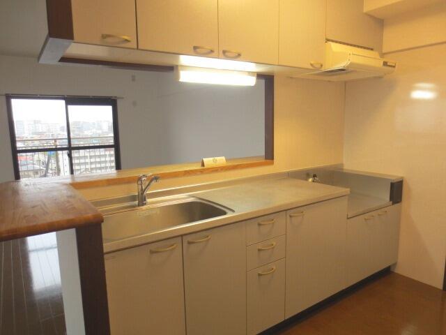 キッチン　【キッチン】※画像は８０１号室のものです