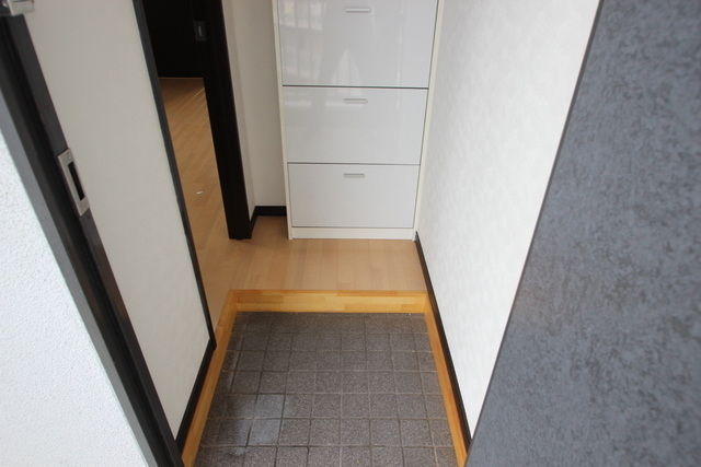 玄関　※別のお部屋の写真です。