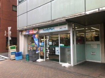 コンビニ　ファミリーマート東麻布一丁目店（コンビニ）まで162m