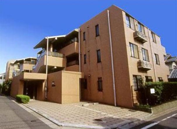 建物外観　鉄筋コンクリート造のがっちりとした建物。
