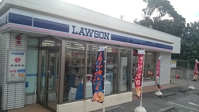 コンビニ　ローソン首里石嶺二丁目店（コンビニ）まで600m