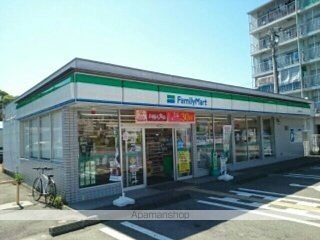コンビニ　ファミリーマート高知長浜店（コンビニ）まで243m