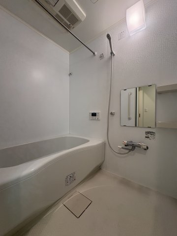 バス・シャワールーム　浴室乾燥機付き♪