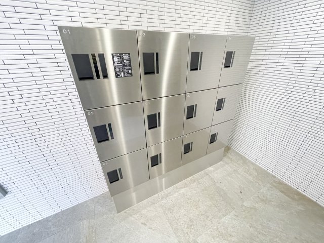 その他　便利な宅配BOX付きです