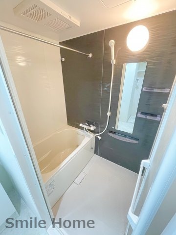 バス・シャワールーム　浴室乾燥付きなので梅雨時や洗濯物が多くても安心です。