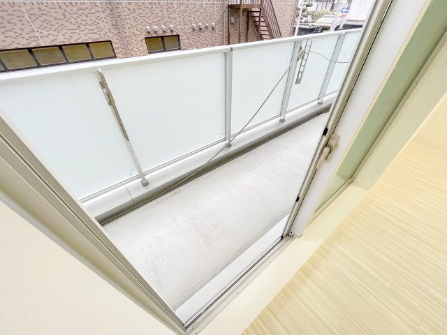 バルコニー　明るいバルコニーです