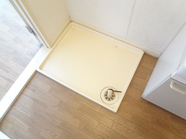 その他　洗濯機置場には防水パンがついてます。