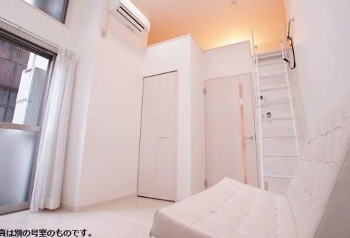 居室・リビング　こちらのリビングで趣味の時間をお楽しみください※同シリーズの
