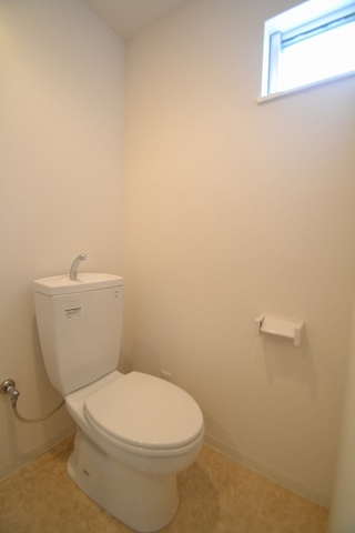 トイレ　トイレにも採光あります