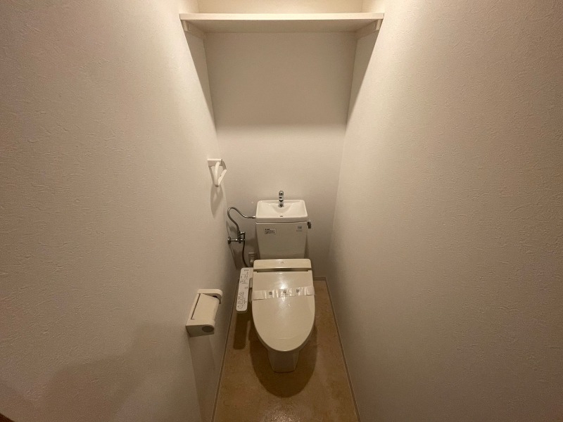トイレ　こちらはトイレです。清潔感があり、安心して使用できます。