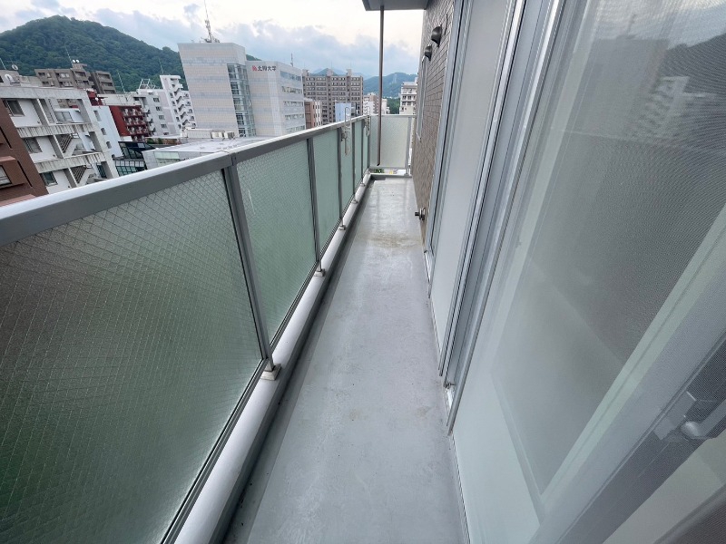 バルコニー　窓を開けると風通しも良く、気分も上がりそう！