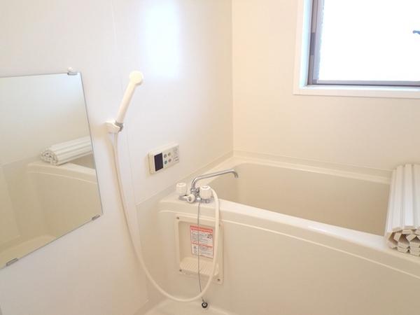 バス・シャワールーム　同じタイプの部屋の写真です。
