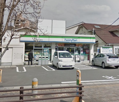 コンビニ　ファミリーマート吉塚二千年通り店（コンビニ）まで335m