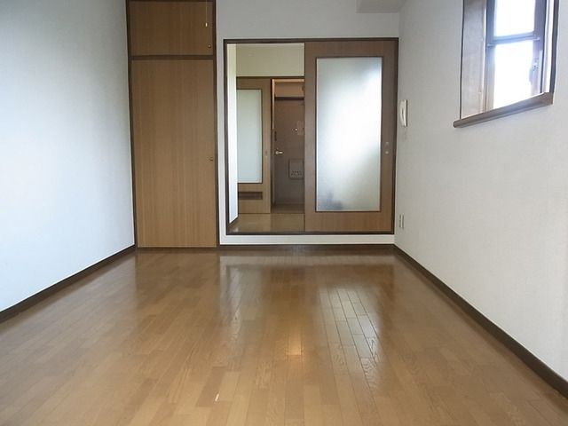 居室・リビング　★横窓はつきません★