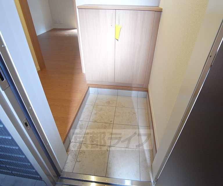 玄関　下駄箱付いてます。