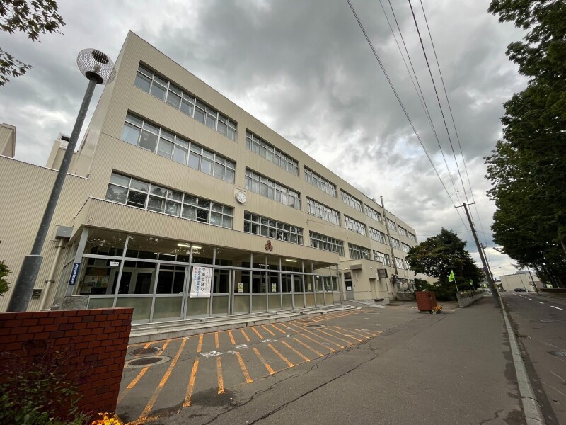 小学校　札幌市立栄南小学校（小学校）まで777m