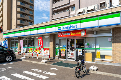 コンビニ　ファミリーマート札幌北20条西5丁目店（コンビニ）まで184m