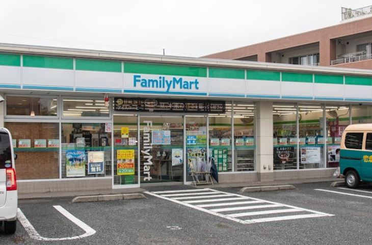 コンビニ　ファミリーマート 石神井台七丁目店（コンビニ）まで338m