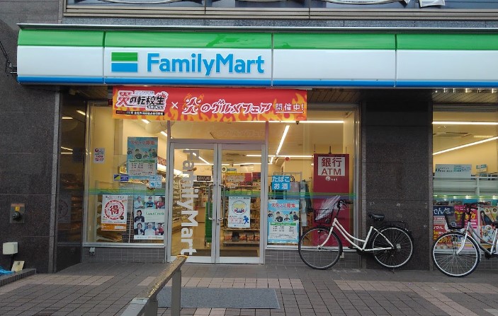 コンビニ　ファミリーマート 南流山駅前店（コンビニ）まで1060m