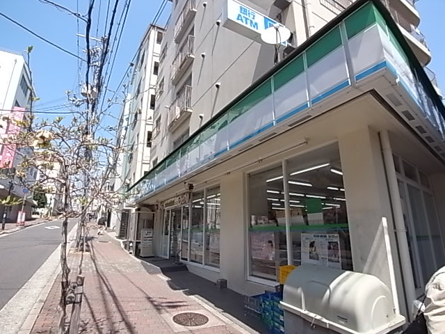 コンビニ　ファミリーマート（コンビニ）まで593m