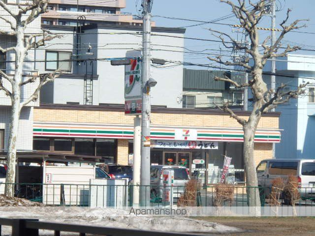 コンビニ　セブンイレブン（コンビニ）まで186m