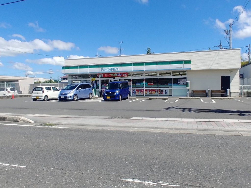 コンビニ　ファミリーマート 甲賀駅前店（コンビニ）まで136m